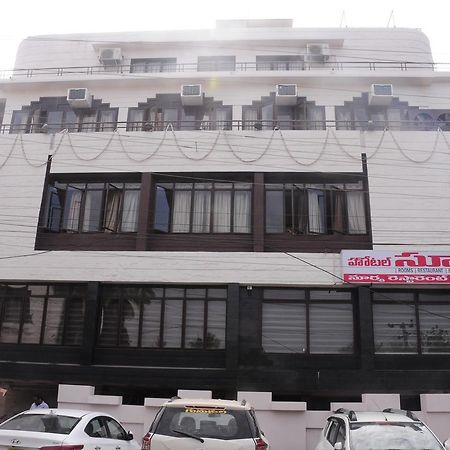 Hotel Surya Rājahmundry Kültér fotó
