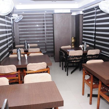 Hotel Surya Rājahmundry Kültér fotó