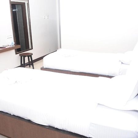 Hotel Surya Rājahmundry Kültér fotó