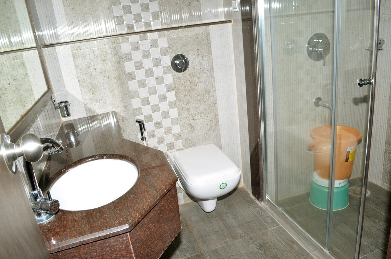 Hotel Surya Rājahmundry Kültér fotó