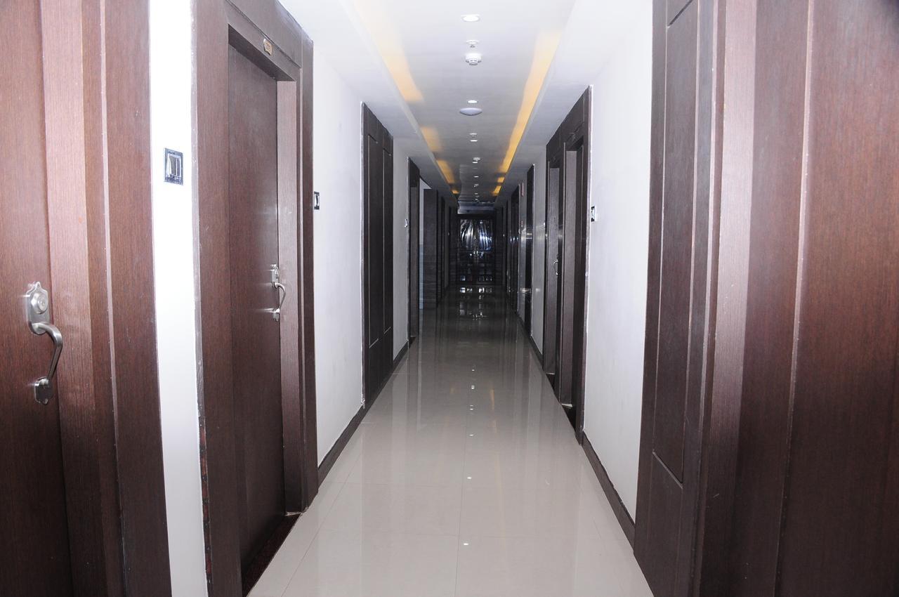 Hotel Surya Rājahmundry Kültér fotó