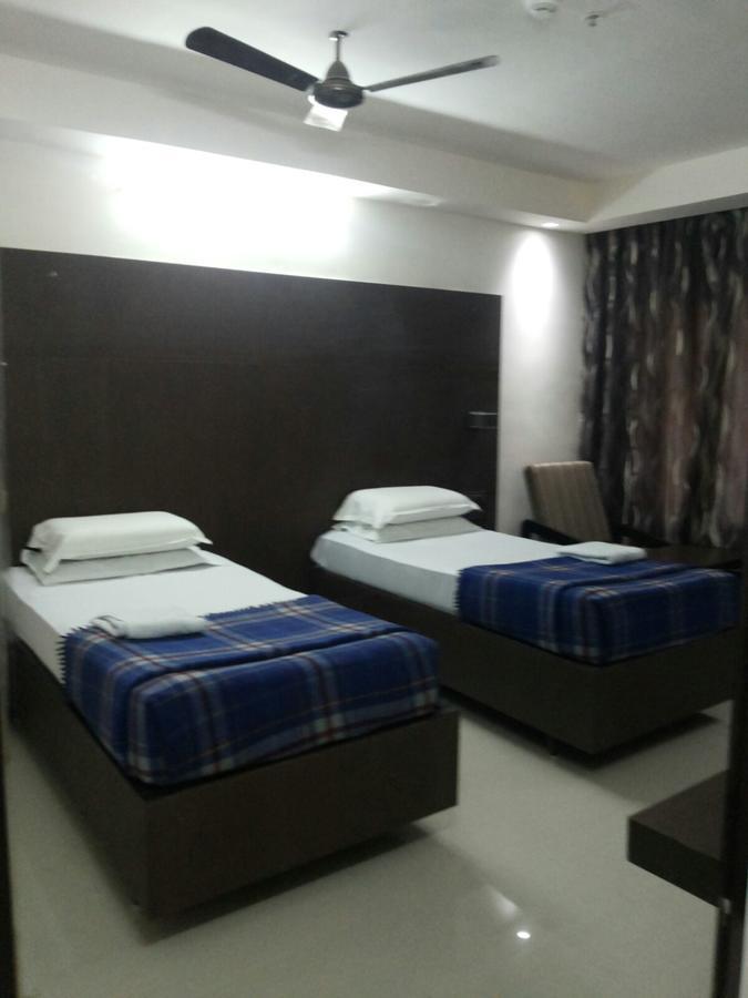 Hotel Surya Rājahmundry Kültér fotó