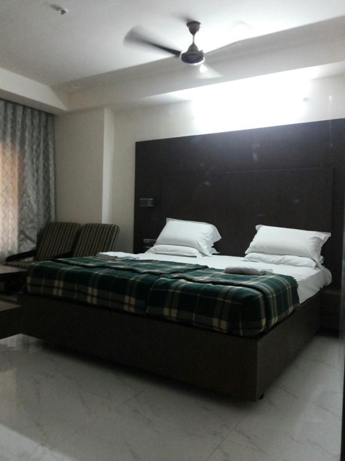 Hotel Surya Rājahmundry Kültér fotó