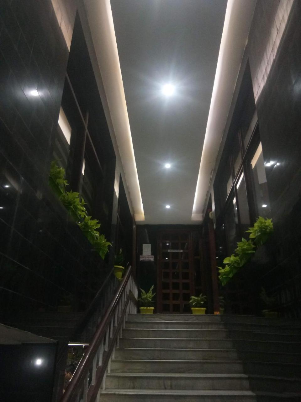 Hotel Surya Rājahmundry Kültér fotó