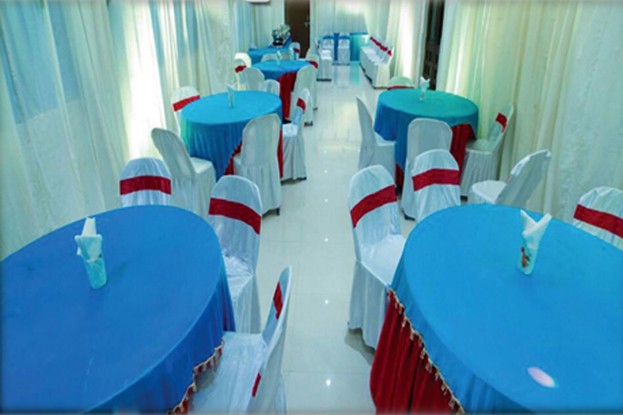 Hotel Surya Rājahmundry Kültér fotó